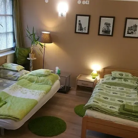 Apartment Patricia With Garden Budapest