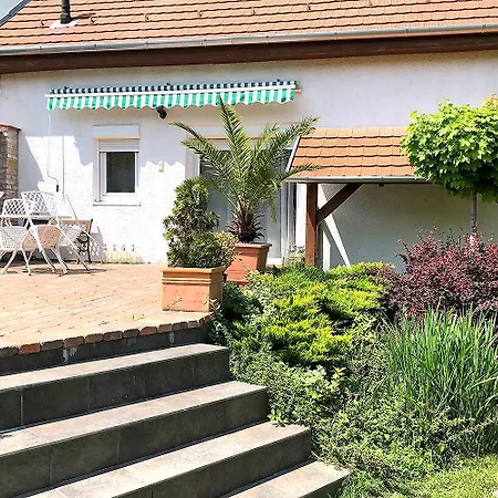 Full 2bdr Garden House Near To Downtown Metro Free Parking Budapest