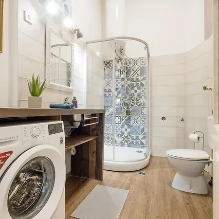 Apartman Urban Tranquillity By The Main Shopping Street