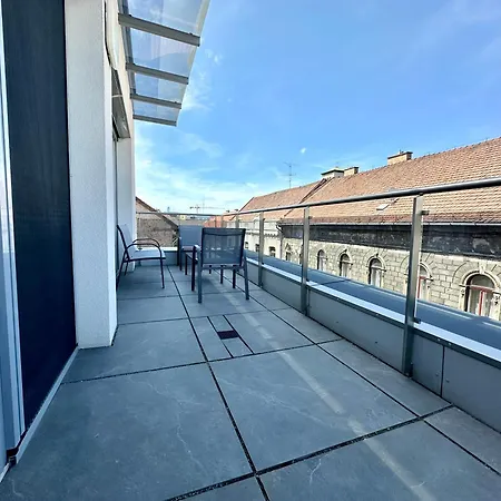 ~ Roof Terrace/ac/indoor Parking Apartment *