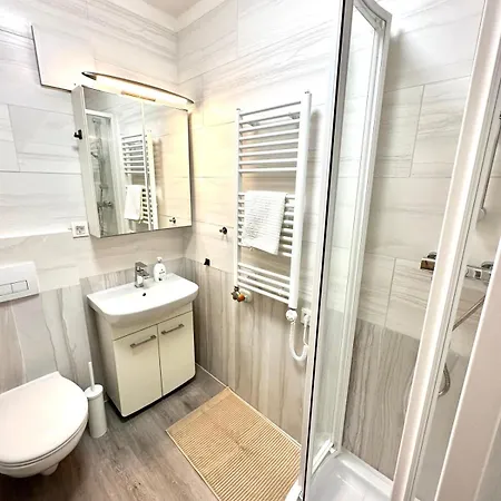 Palace Quarter 2 Peaceful Modern Floor Apartment *