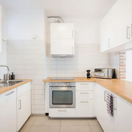Bright Floor With Parking Apartment Budapest