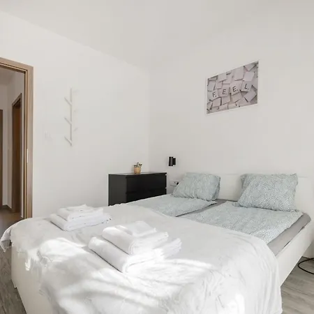 Bright Floor With Parking Apartment Budapest