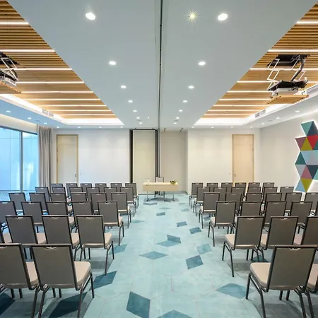 מלון Hilton Garden Centre