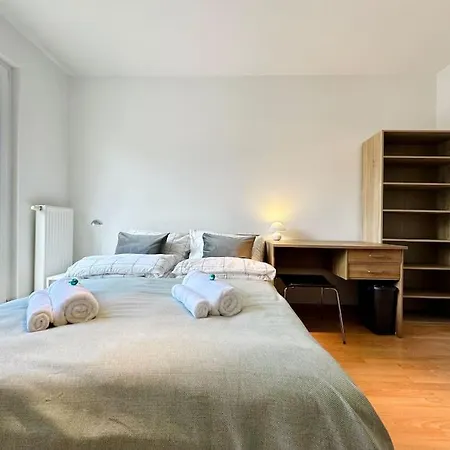 Riverside - Free Parking Apartment