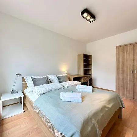 Riverside - Free Parking Apartment