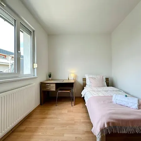 Riverside - Free Parking Apartment *
