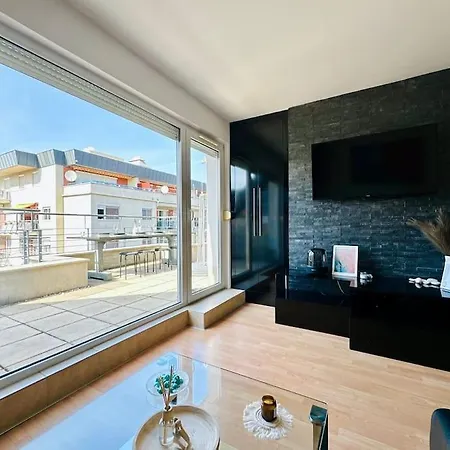 Riverside - Free Parking Apartment