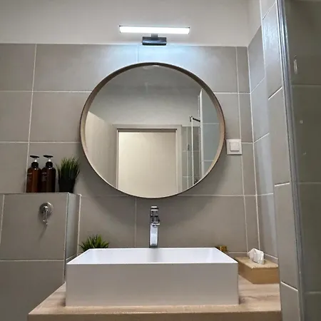 West Budapest-edge Of Downtown-free Parking Apartment