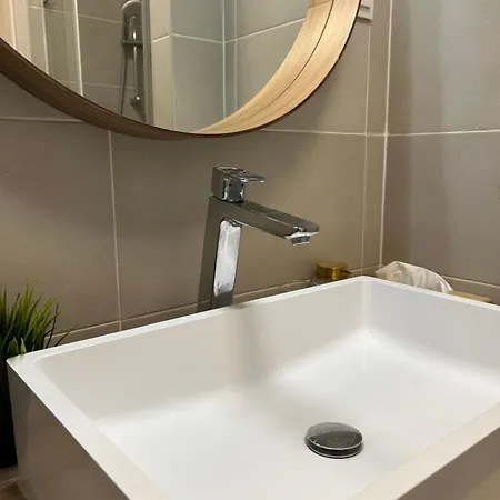 West Budapest-edge Of Downtown-free Parking Apartment