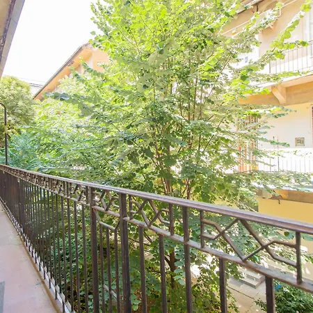 Apartment Cozy In Akacfa Street