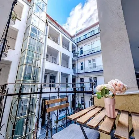 Sunny On The Buda Side Appartement *