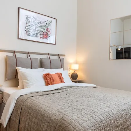 Charming Downtown Apartament *