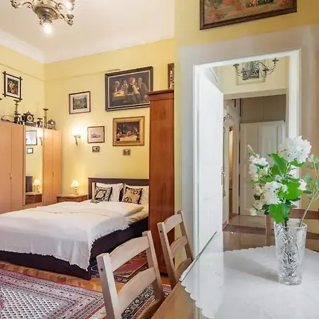Astoria Apartment *