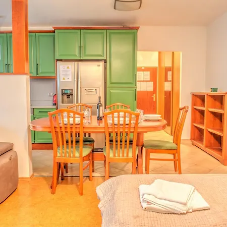 Capital Apartment *