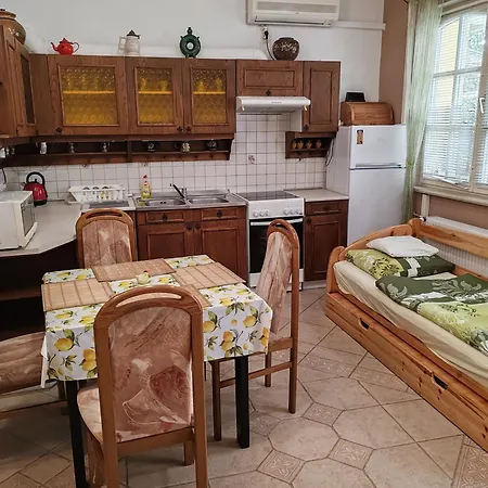 Patricia With Garden Apartment