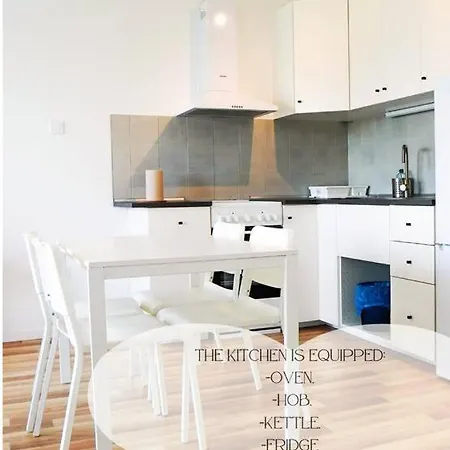 Matyas Corner Square Apartment *