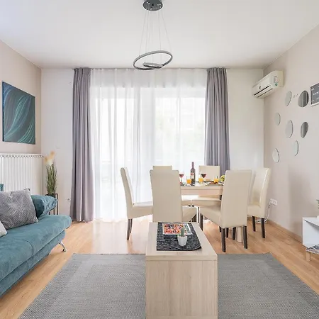 Two-bedrooms Cbd Bp Apartment *