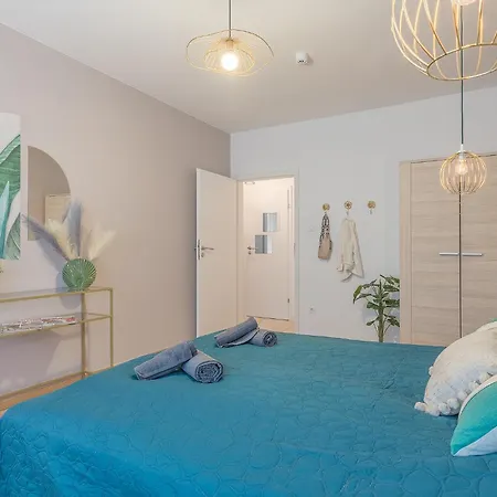 Two-bedrooms Cbd Bp Apartment