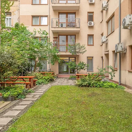 Two-bedrooms Cbd Bp Apartment *