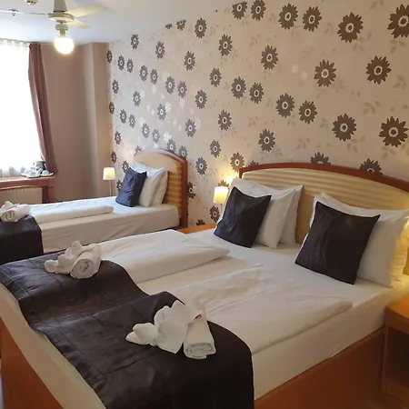 Hotell Six 3*