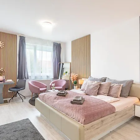 Cozy At Residential Area - Free Street Parking Apartment