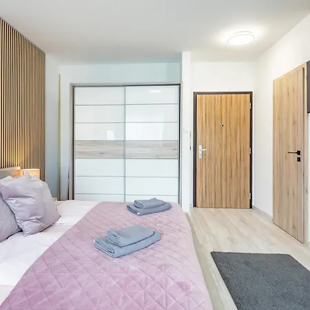 Cozy At Residential Area - Free Street Parking *