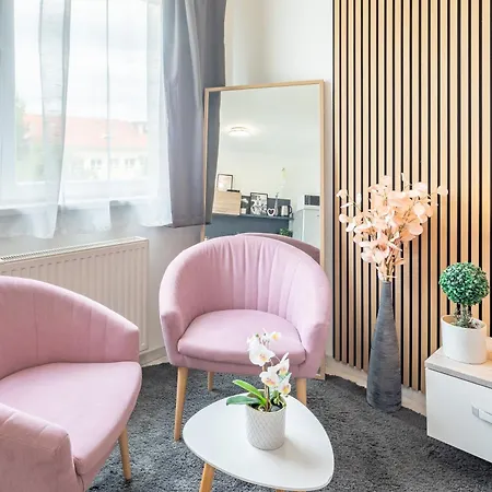 Cozy At Residential Area - Free Street Parking