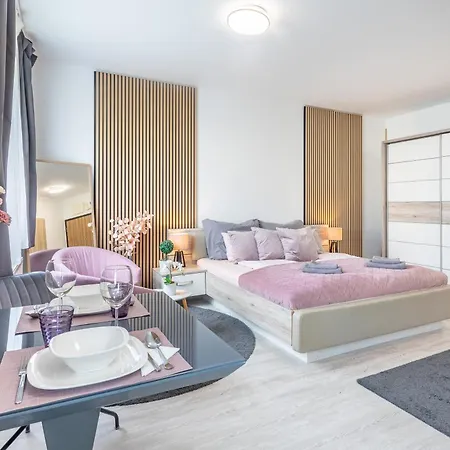 Cozy At Residential Area - Free Street Parking *