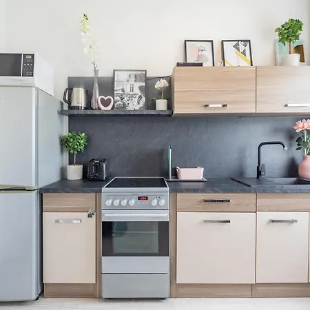 Apartment Cozy At Residential Area - Free Street Parking