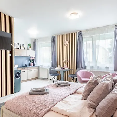 Cozy At Residential Area - Free Street Parking Apartment