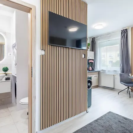 Cozy At Residential Area - Free Street Parking Apartment *