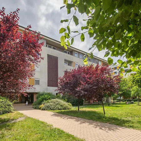 Cozy At Residential Area - Free Street Parking Apartment