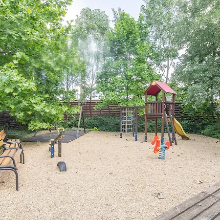 Cozy At Residential Area - Free Street Parking *