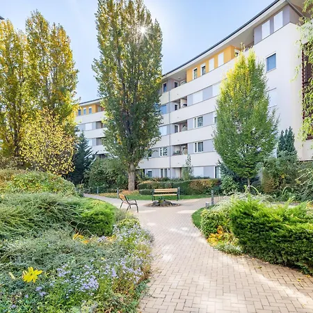Cozy At Residential Area - Free Street Parking *