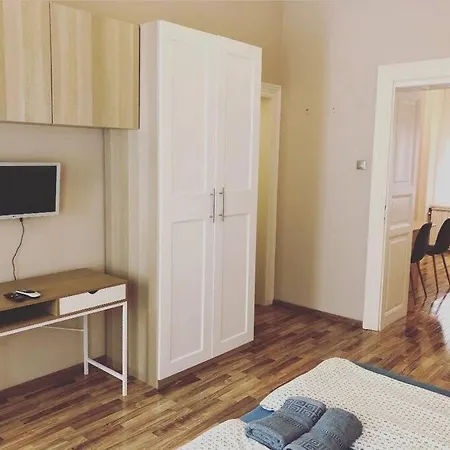 Fancy Cozy 2 Bdr Downtown Budapest