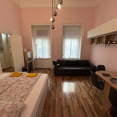 Fancy Cozy 2 Bdr Downtown Apartment Budapest