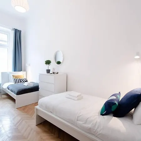 Excellent Location Lovely With Ac דירה *