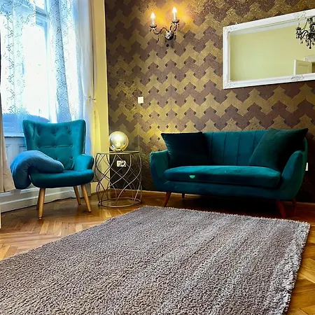 N38 By Small Apartment