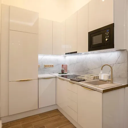 Exclusive Downtown Quentin By Prestige Homes Budapest