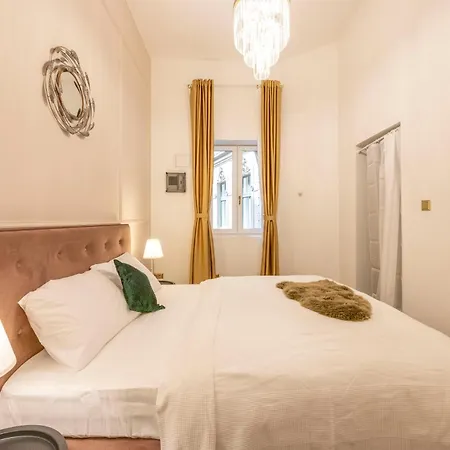 Exclusive Downtown Quentin By Prestige Homes Apartment *