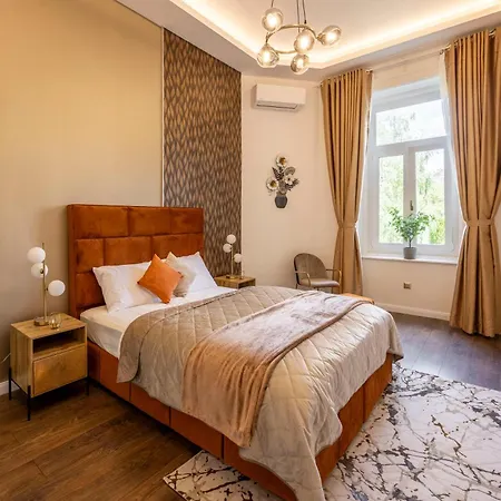 Exclusive Downtown Quentin By Prestige Homes Apartment