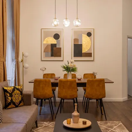 Exclusive Downtown Quentin By Prestige Homes Apartment Budapest