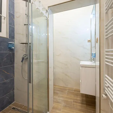 Exclusive Downtown Quentin By Prestige Homes Apartment *