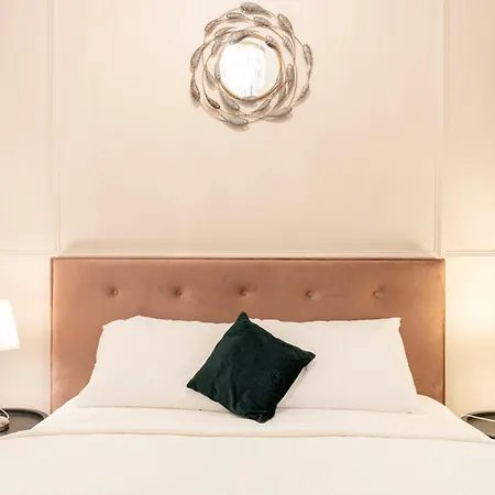 Exclusive Downtown Quentin By Prestige Homes * Budapest