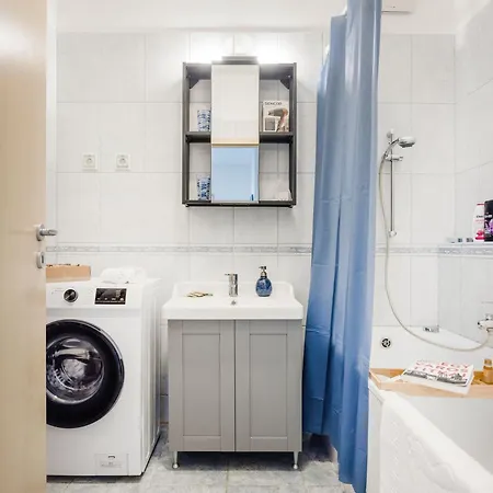 Modern Two-bedroom With Free Parking Apartment Budapest