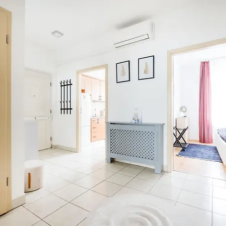 Apartment Modern Two-bedroom With Free Parking