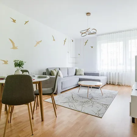 Apartment Modern Two-bedroom With Free Parking *