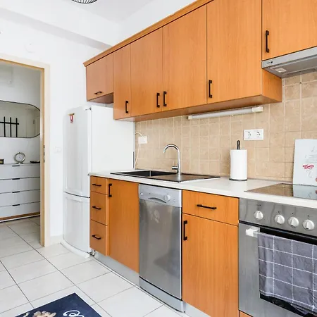 Apartment Modern Two-bedroom With Free Parking