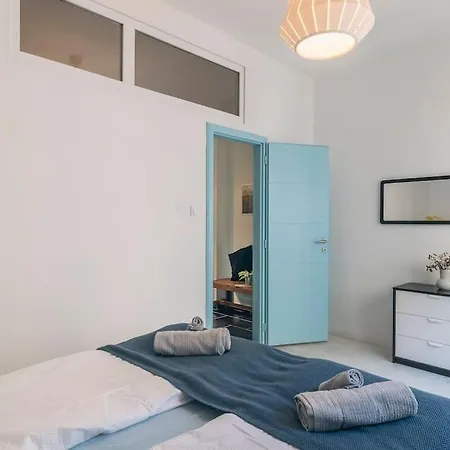 Apartment Center Apartment, Style, Location, Ac, Balcony